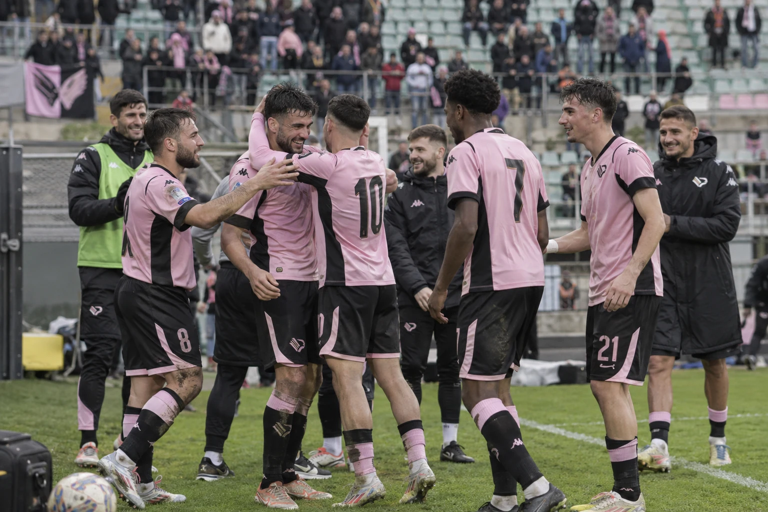 Palermo håller greppet om Serie B-toppen
